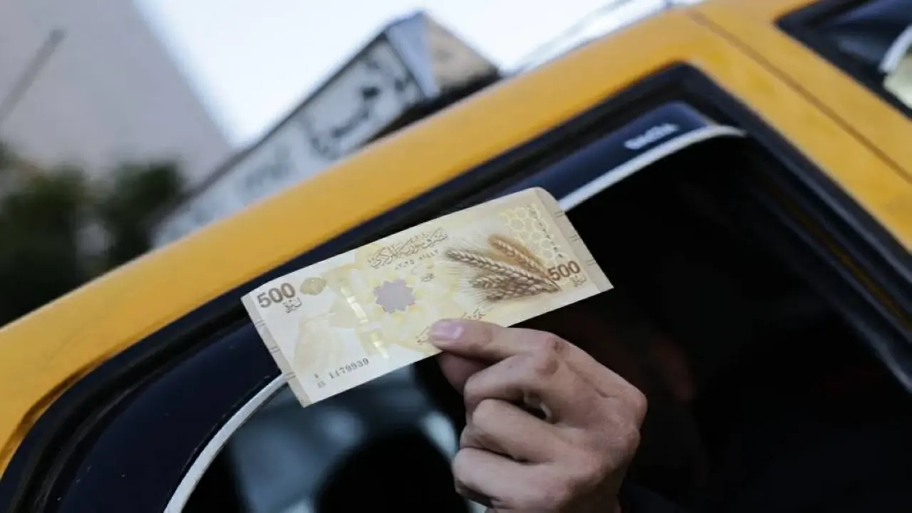 سعر الدولار في سوريا يشهد انخفاضًا جديدًا اليوم وفق CNN الاقتصادية